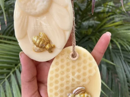 honey bee mogra soy wax sachet_kanacreations