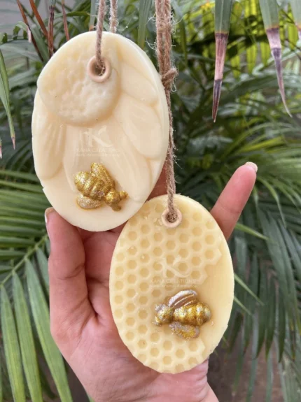 honey bee mogra soy wax sachet_kanacreations