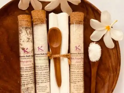 Gift Unwinding bath salts_Kanacreations