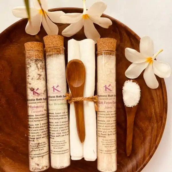 Gift Unwinding bath salts_Kanacreations